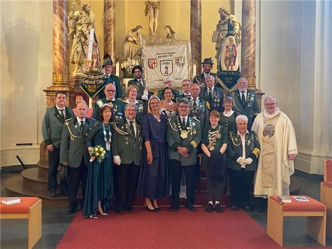 Am Samstag, 3. Juni 2023 trafen sich um 17 Uhr alle Schützenmitgliedes des Bezirksverbandes Linz-Neuwied in der Pfarrkirche St. Peter und Paul in Bad Hönningen zur Standartenweihe. Foto: privat