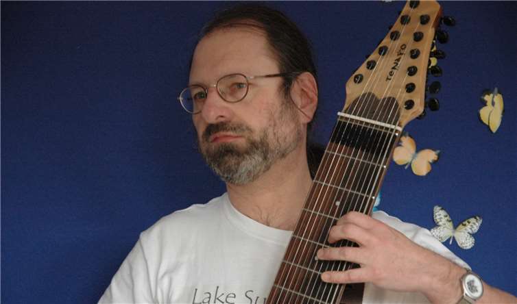 Am Samstag, 3.März, Michael Lohr im Notengarten in Andernach mit seinem Solo-Programm auf. Foto: Lohr