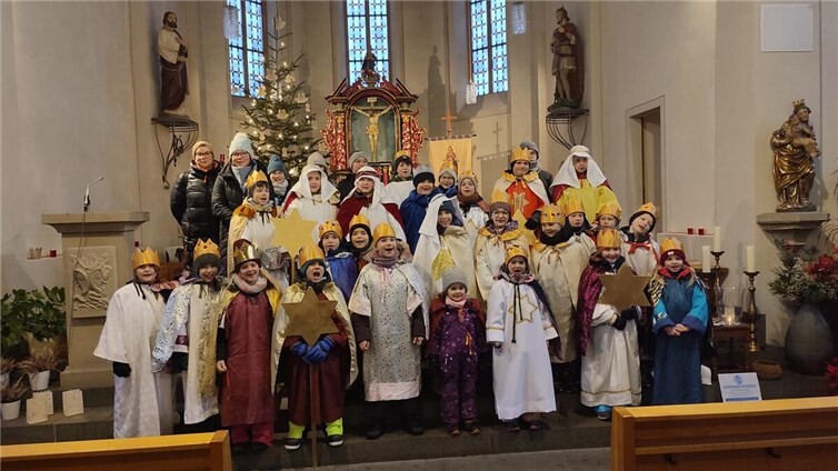 Am Samstag, den 10.01.2026 wurden 29 Kinder und Jugendliche im Alter von 6 bis 17 Jahren von Pastor Frank Werner ausgesendet, um mit großem Engagement am weltweiten Sternsingen teilzunehmen und den Segen von Haus zu Haus zu bringen. Foto: privat