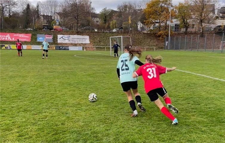 Am Samstag, den 14. November 2025, lieferten sich die U15-Mädels des TV Kruft und der SV Holzbach ein packendes Duell, das bis zur letzten Minute spannend blieb. Foto: privat