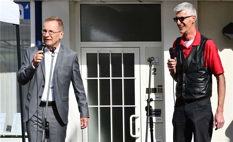 Am Samstag herrschte bei Bürgermeister Andreas Geron (links) und dem Vorsitzenden der Aktivgemeinschaft, Reiner Friedsam, gute Laune.