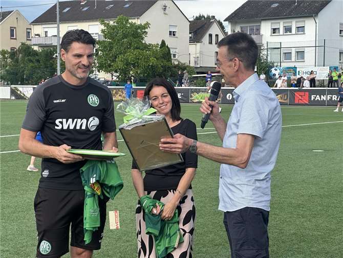 Am Samstag ist Watzlawiks Ära als Trainer des FV Engers zu Ende gegangen. Fotos: Ulf Steffenfauseweh