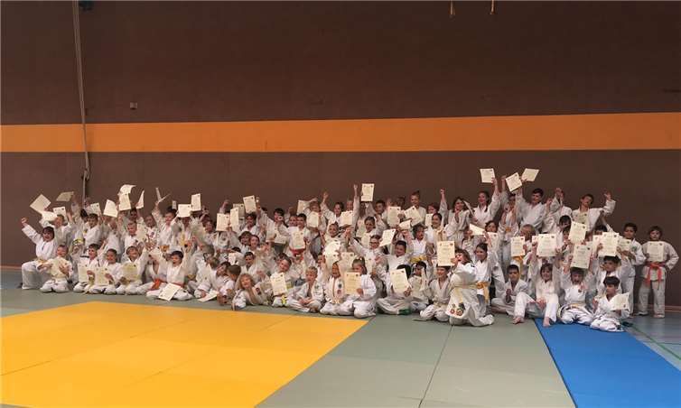 Am Samstag traten insgesamt mehr als 170 Judoka auf drei Matten zum Kampf an.Foto: privat
