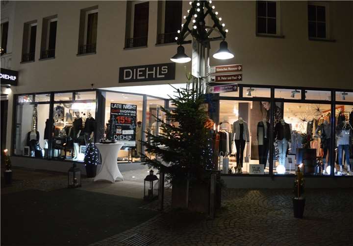 Am Samstagabend gab es beim Shoppen außerdem 15 Prozent Rabatt.