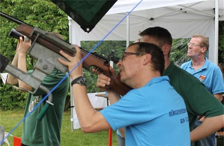 Am Schießstand herrschte reges Treiben. privat