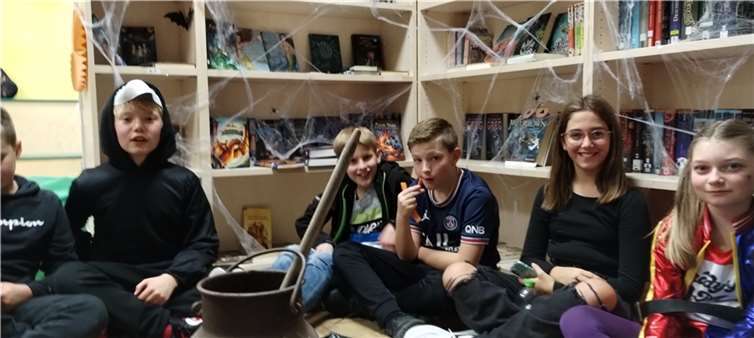 Am Schluss des Gruselabends galt es einen Zaubertrank herzustellen, um Hausaufgabengutscheine zu erhalten.  Fotos: privat