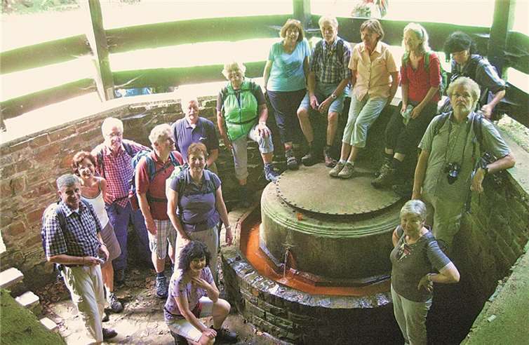 Am Schönecker Stahlbrunnen lassen sich die Reserven mit stark mineralhaltigem Wasser wieder auffüllen. privat