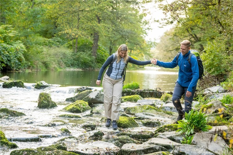 Am Schwanenteich und der Ahr entlang führt der Weg nach Bad Bodendorf.