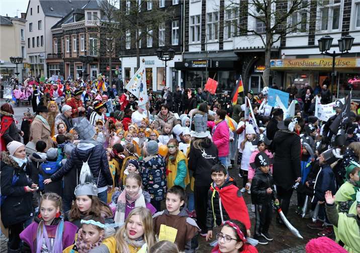 Am Schwerdonnerstag, 27. Februar 2025 starten die vier Grundschulen St. Stephan, Martinschule, Hasenfänger und St. Peter ab 9.30 Uhr mit dem traditionellen „Schulzuch“ durch Andernach. Foto: privat
