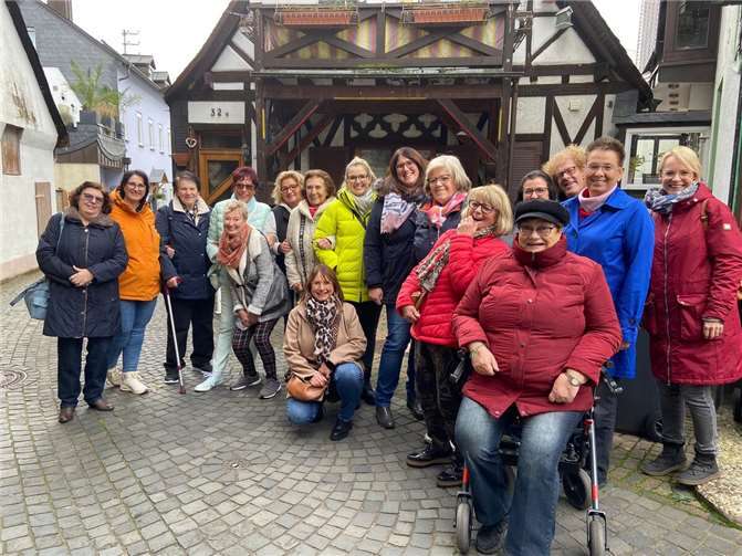 Am Sonntag, 13. Oktober 2024, trafen sich die Schützendamen aus Urbar am Nachmittag auf dem Saalhofplatz in Lahnstein zu einer Stadtführung. Foto: privat