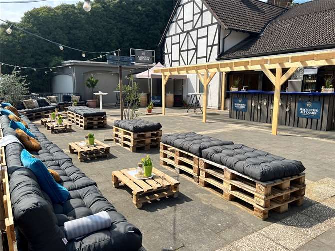 Am Sonntag, 21. Mai von 10 bis 19 Uhr, lädt die Winzergenossenschaft Mayschoß-Altenahr eG zu einem besonderen Tag der offenen Tür ein.  Foto: Winzergenossenschaft Mayschoß-Altenahr e.G.