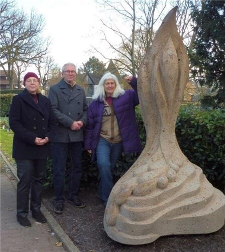 Am Sonntag, 23. November 2025, übergab der Plaidter Geschichtsverein das von ihm in Auftrag gegebene Mahnmal für die Opfer des Nationalsozialismus an die Ortsgemeinde. Foto: privat