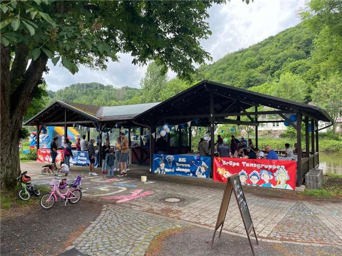 Am Sonntag, den 1. Juni 2025, veranstaltete die Karnevalsgesellschaft „Brave Jonge“ einen Familientag am alten Kahnverleih in Waldbreitbach. Foto: privat