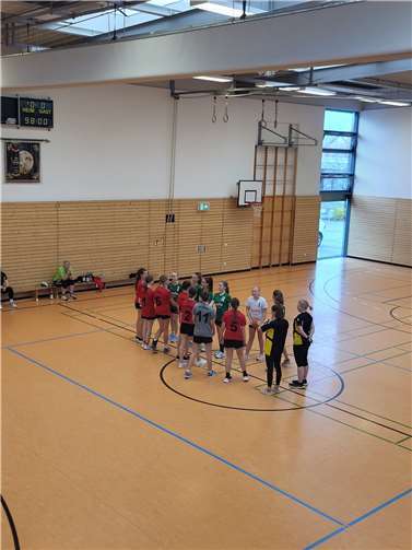 Am Sonntag, den 12. November war es endlich wieder soweit. Die Korbballsaison 2023/24 wurde dieses Jahr von den Schülerinnen (AK 12-15) in der Sporthalle Urbar eröffnet. Foto: privat