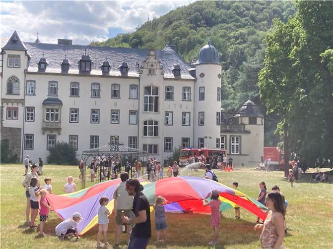 Am Sonntag, den 16. Juni findet auf Burg Namedy zum dritten Mal ein besonderes Fest für die ganze Familie statt. Foto: Charlotte Everling (Kulturamt der Stadt Andernach)