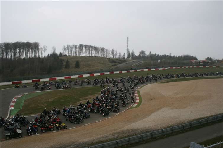 Am Sonntag, den 22.April, dreht sich auf dem Nürburgring alles um das Motorrad. Foto: Polizei