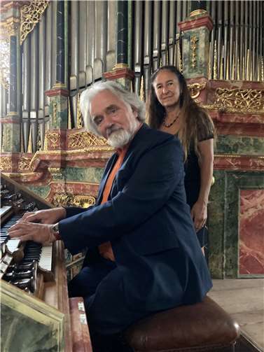 Am Sonntag, den 23. Juni 2024, um 16:30 Uhr findet in St. Katharina in Swisttal-Buschhoven die Musikalische Andacht anlässlich des Maria-Rosenfestes statt. Diese wird von Dr. Josef Miltschitzky an der Klais-Orgel und Susanne Jutz-Miltschitzky im Gesang gestaltet. Foto: privat