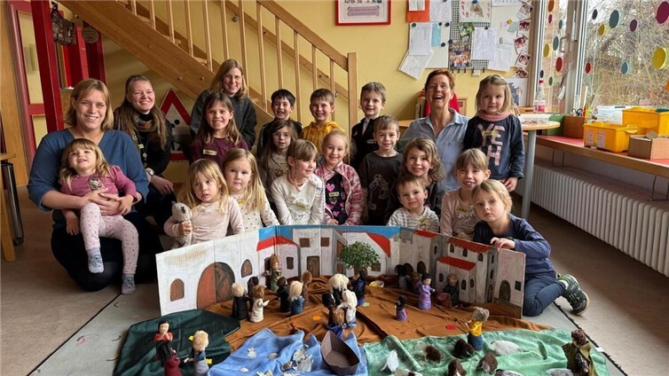 Am Sonntag, den 25.01.2026 trafen sich zahlreiche Kinder, Eltern und Großeltern zum ersten Mal in diesem Jahr zum ökumenischen Kindergottesdienst in der Kita St. Arnulfus Nickenich.  Foto: privat