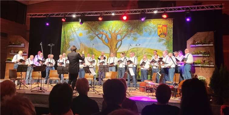 Am Sonntag, den 5. November, veranstaltete der MGV Mozart Eitelborn ein großes Chorkonzert in der Augst-Halle. Foto: privat