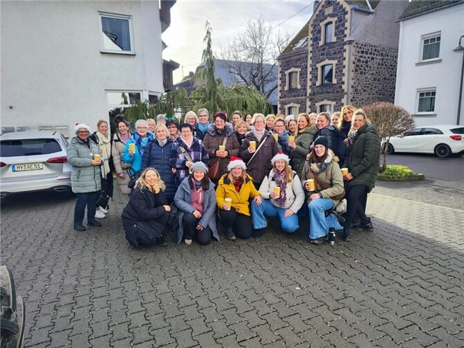 Am Sonntag, den 7. Dezember 2025, feierten die Nickenicher Möhnen „Viva Alaaf“ ihre diesjährige Weihnachtsfeier in fröhlicher und geselliger Runde. Foto: privat