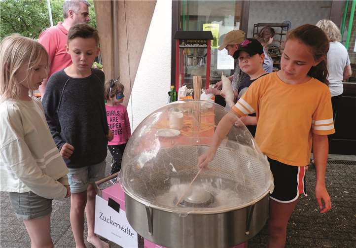 Am Sonntag gab es unter anderem auch Zuckerwatte für die Kinder.