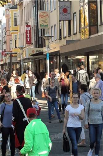 Am Sonntag ist verkaufsoffen in der Innenstadt von 13-18 Uhr.