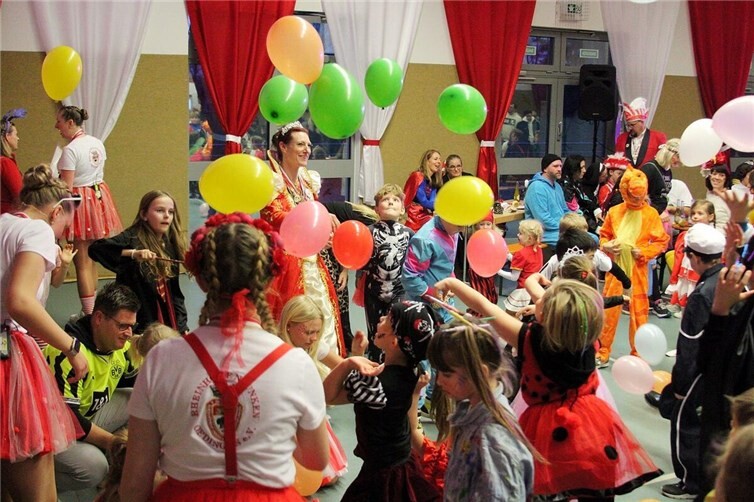 Am Sonntag stand der Kinderkarneval im Mittelpunkt und bot den jüngsten Karnevalisten ein wahres Highlight. Fotos: Rheinhöhen-Funken