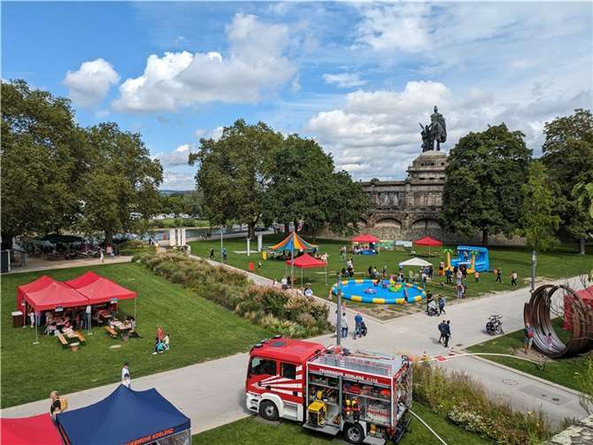 Am Sonntag steigt das beliebte Familienfest „Wasserspaß am Eck“ rund um den Wasserspielplatz.  Foto: Stadt Koblenz / Jennifer Hitzel