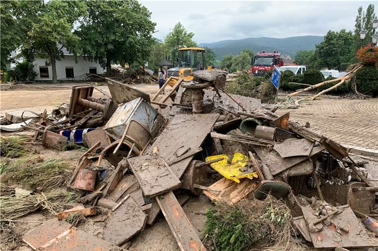 Am Sonntag und Montag wird Müll abtransportiert. Dabei kann es zu Behinderungen auf der A61 kommen. Foto: ROB