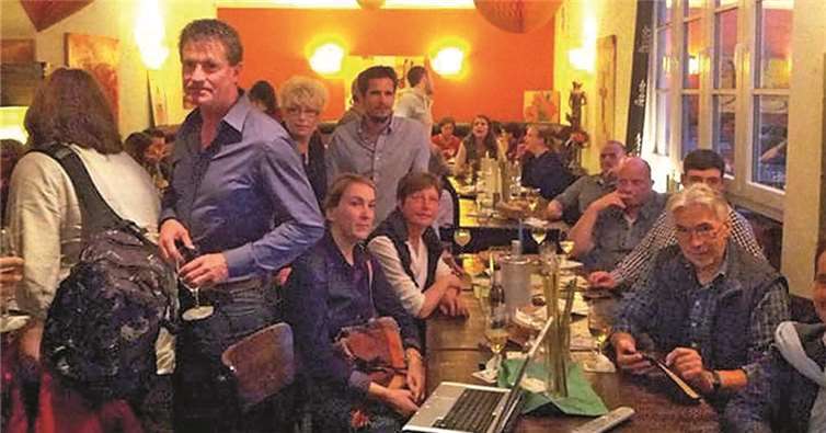 Am Sonntagabend erwarteten Parteifreunde und Unterstützer mit dem frisch gewählten Bundestagsabgeordneten Detlev Pilger die Ergebnisse.Privat