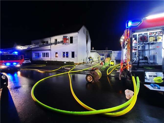 Am Sonntagabend kam es zu einem Brand in einer Wohnung auf der Holzlarer Hauptstraße.  Foto: Feuerwehr und Rettungsdienst Bonn