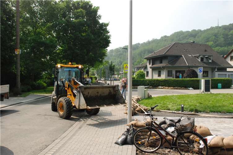 Am Sonntagmittag waren die Aufräumarbeit im vollen Gange.