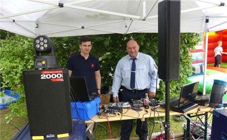 Am Sonntagnachmittag legte der vereinseigene Feuerwehr-DJ angesagte Scheiben aus den Charts auf.