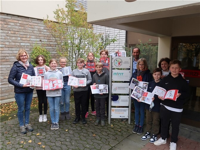 Am Städtischen Gymnasium ist, wie alljährlich, das „Logbuch 2021“, die Chronik der Schule, erschienen.Foto: Jonas Ley