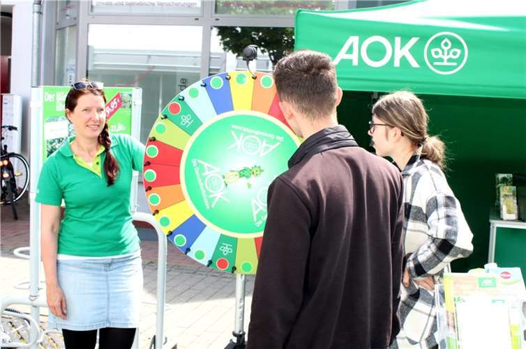 Am Stand der AOK gab es am Glücksrad attraktive Preise zu gewinnen.