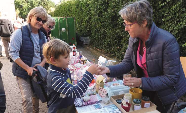 Gesundheit für Körper und Geist Am Stand der GGB gab es wertvolle Infos über vitalstoffreiche Vollwerternährung und die fatale Wirkung von Fabrikzucker. FRE