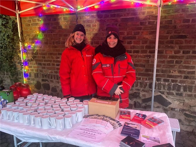 Am Stand der Johanniter-Hochwasserhilfe zeigte sich ein eindrucksvolles Miteinander.