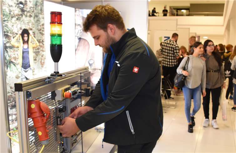 Am Stand von Birkenstock gab es ein Stromschaltpanel zur Demo.