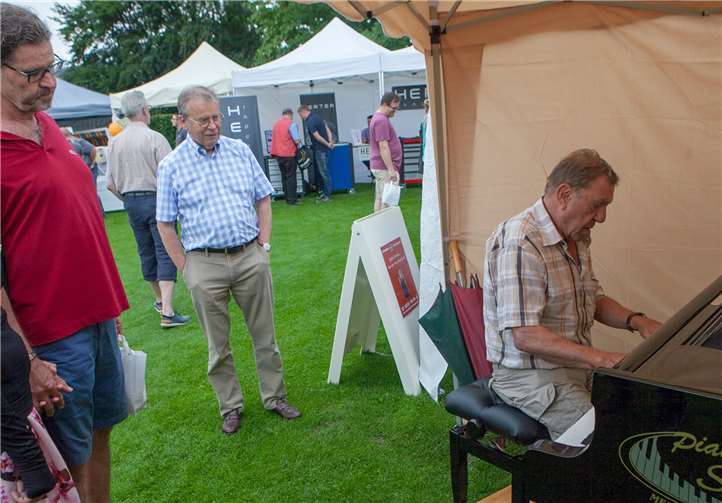 Am Stand von Piano Spengler konnte man die Instrumente gleich ausprobieren.