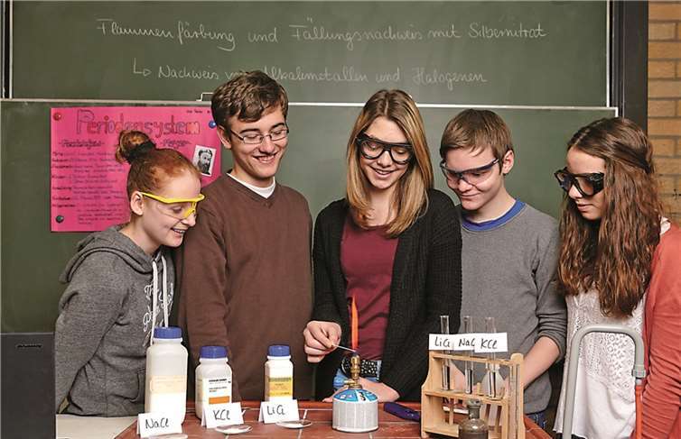 Am Tag der offenen Tür erhalten die Viertklässer spannende Einblicke in den Schulalltag der Konrad-Adenauer Schule.privat