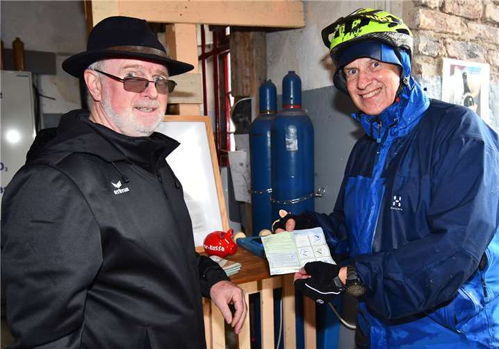 Am Technikmuseum Bad Bodendorf: Für die Urkunde fehlte nur noch der Stempel aus dem Rathaus.