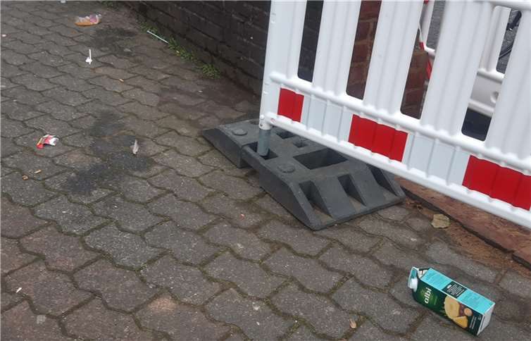 Am Toniusplatz in Buschhoven lief wohl eine größere Party. Viele Hinterlassenschaften zeugen davon. Fotos: Heimat- und Verschönerungsverein Buschhoven e.V.