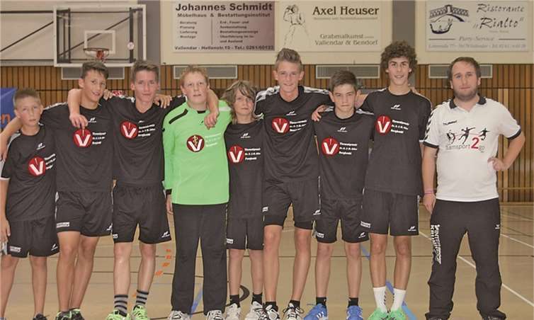 Am Turnier nahmen teil ( v.li.): Lukas Gros, Tim Fuchshofen, Marvin Haisch, Tobias Scheffler, Kiron Stoltz, Simon Gilles, Andreas Schulze, Nick Schäfer mit Trainer Andreas Klein. privat