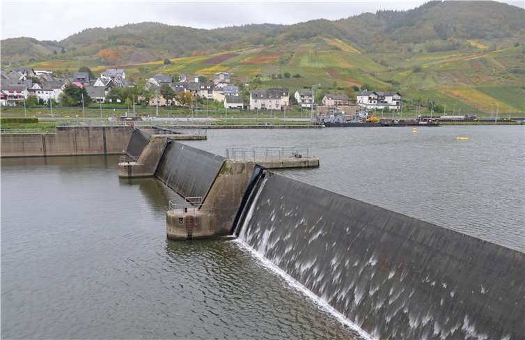 Am Veranstaltungsort, dem Moselkraftwerk Bruttig-Fankel, erlebten die Teilnehmer hautnah die Energieerzeugung aus Wasser.