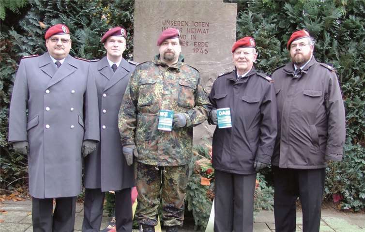 Am Volkstrauertag hatten sich die an der Sammlung beteiligten Reservisten auf dem Meckenheimer Ehrenfriedhof eingefunden. privat
