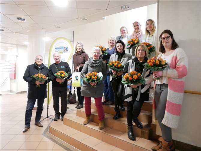 Am Weltfrauentag, 8. März 2023 besuchten der Beigeordnete der Stadt Remagen, Volker Thehos, der Ortsvorsteher Wilfried Humpert sowie Lisa Althoff von der Stadt Remagen, Karin Keelan vom Eine Welt Fairein e.V. und Walburga Greiner vom Weltladen das Krankenhaus Maria Stern in Remagen. Foto: privat