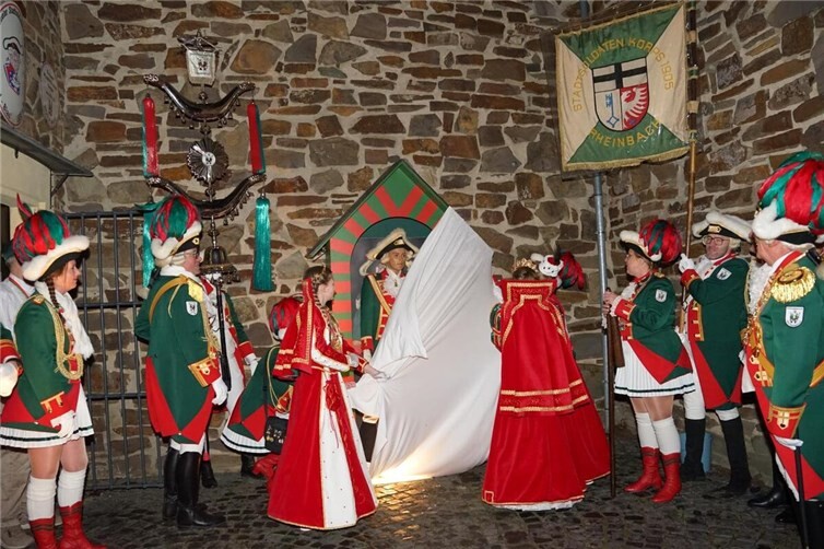 Am Wochenende wurde in Rheinbach das traditionelle Wachhaus des Stadtsoldatencorps 1905 Rheinbach e.V. feierlich aufgestellt. Foto: privat
