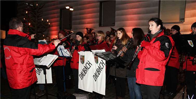 Am dritten Adventssonntag lässt das Blasorchester Daubach den Advent direkt vor den Haustüren der Daubacherinnen und Daubacher erklingen. privat