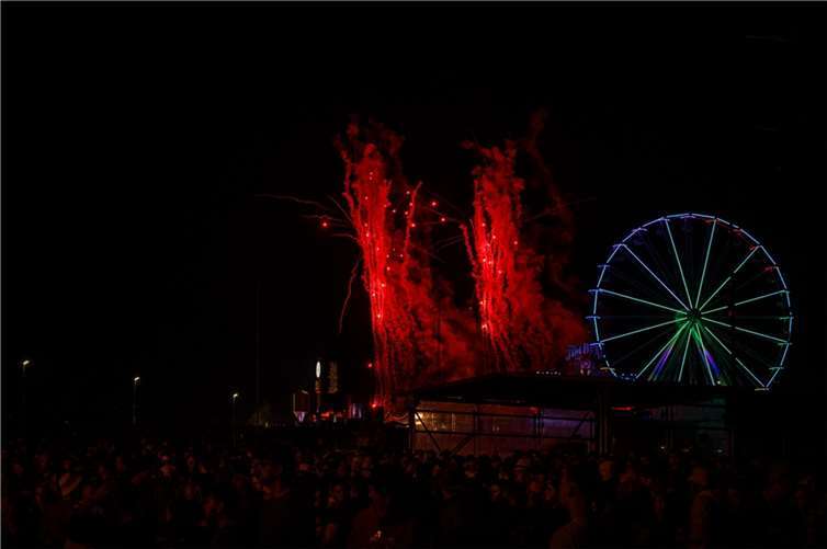 Am ersten Abend bekamen die Besucher ein Feuerwerk zu sehen.