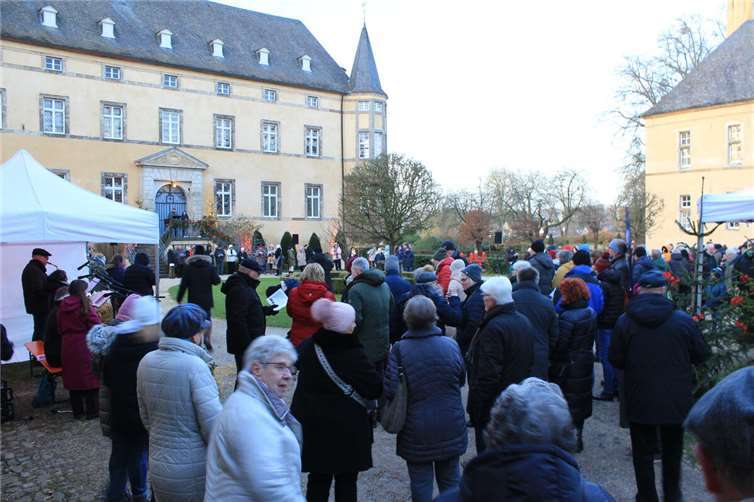 Am ersten Adventssonntag fand in Wachtberg-Adendorf der „Adventszauber“, das Ehrenamtsdankeschönfest der Pastoralen Einheit Meckenheim-Wachtberg statt. Foto: privat